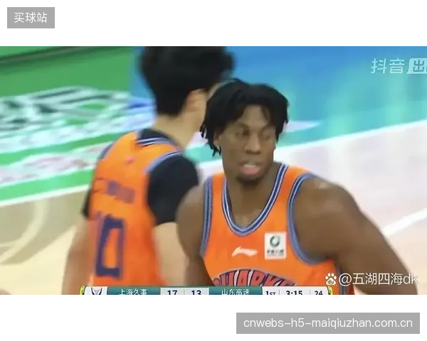 最佳防守球员怀特塞德总决赛离奇缺阵,上海队依靠阵容深度完成内线调整。 最佳防守球员怀特塞德总决赛离奇缺阵,上海队依靠阵容深度完成内线调整。